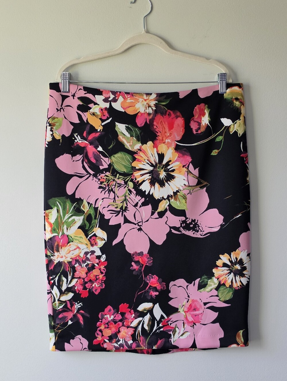 NY&Co Pink and Black Floral Pencil Skirt